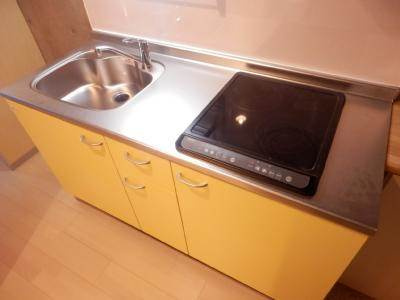 Optima御所西藪之内町（オプティマ御所西藪之内町）のキッチン|２口ＩＨ・ＲＨキッチン