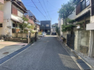 【前面道路含む現地写真】