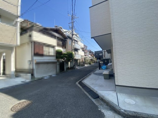 【前面道路含む現地写真】