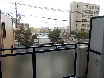 【展望】 | サンハイツ大田町 | 向かい側はドラックストアーサーバとスーパーマルハチと須磨警察署！サンハイツ大田町