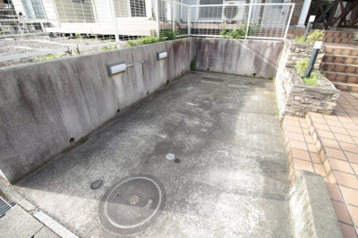 【駐車場】 | 西志津貸戸建 | 敷地内に駐車場1台分完備♪