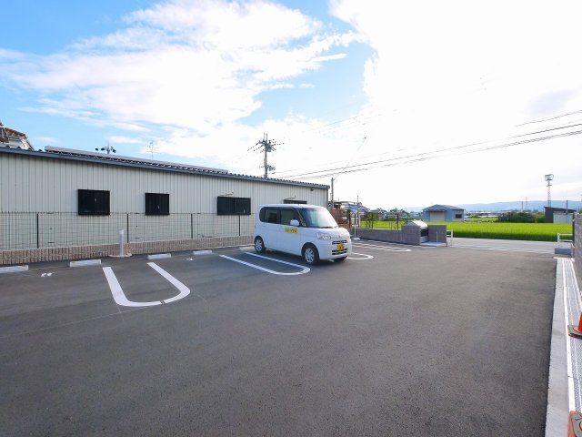 サンシャインの駐車場|駐車場があるので、車を買う予定の方も安心です