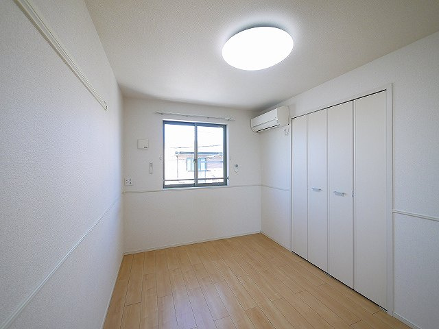 サンシャインの寝室|落ち着いて過ごせるお部屋なので、寝室にいかがでしょうか