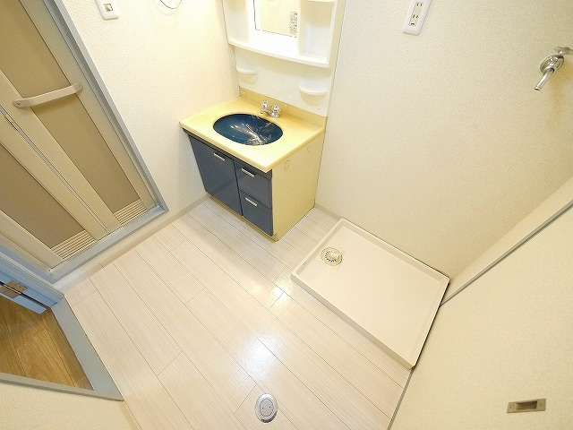 キャピタル新大宮の洗面所|広い洗面スペースで脱衣所にも使用できます