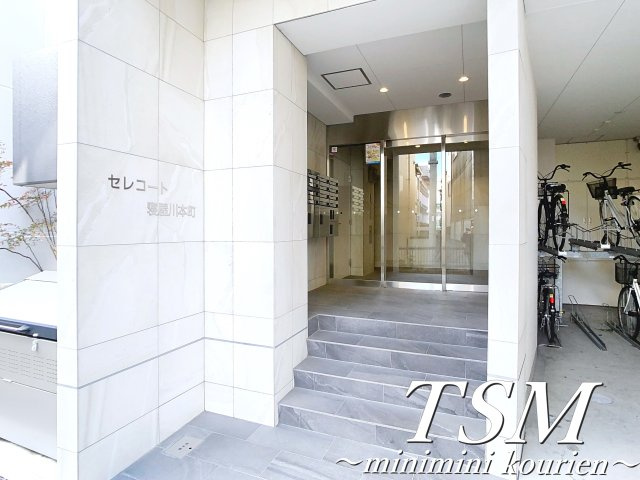 セレコート寝屋川本町のエントランス