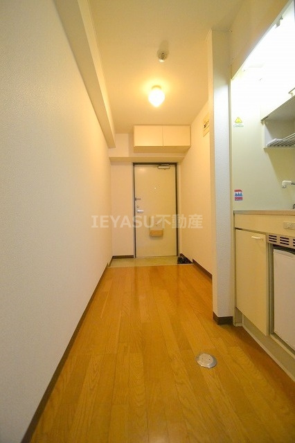 ラフィネ天満の居間・リビング