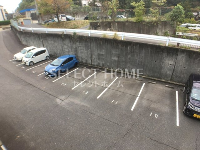 【駐車場】 | ソレジオ伊賀 Ａ | 駐車場があります