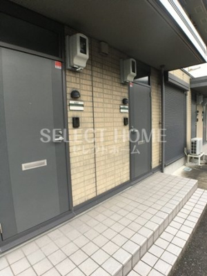 【エントランス】 | ソレジオ伊賀 Ａ | 毎日通るエントランスはこのようになっています