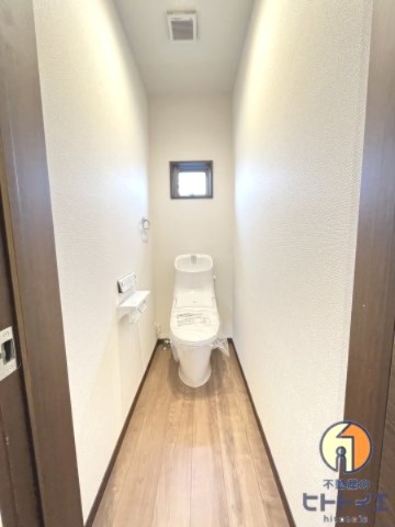 k-ideal八女Ⅱ　A棟のトイレ|小窓が付いており喚起もできるトイレです♪