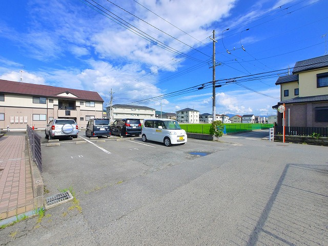 フォレストハイツ富堂町Aの駐車場