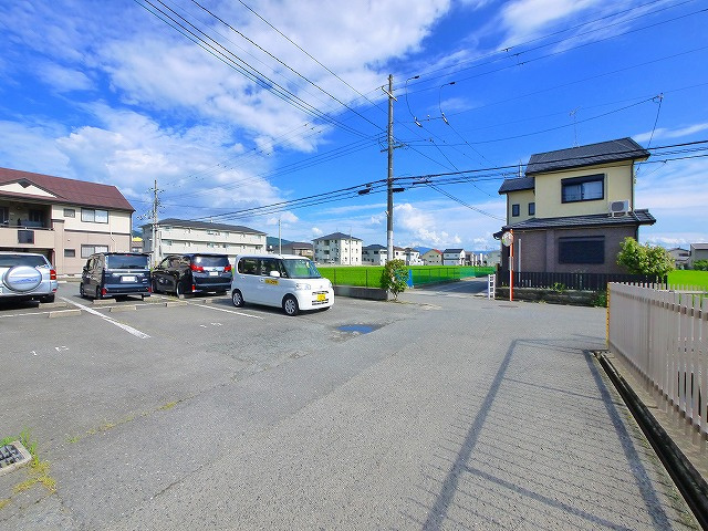 フォレストハイツ富堂町Bの駐車場|駐車場があります