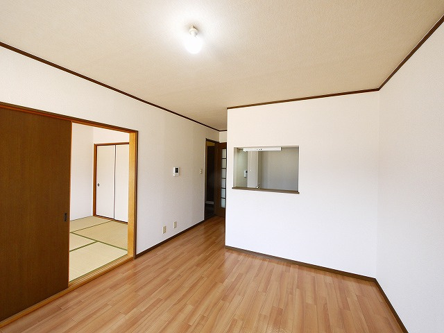 フォレストハイツ富堂町Bの居間・リビング|おしゃれな居間です