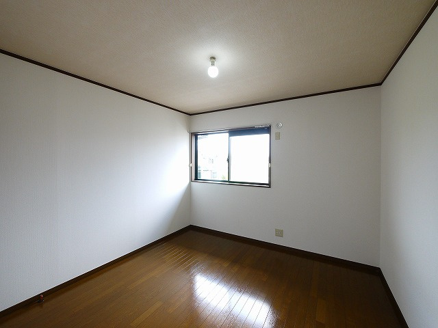 フォレストハイツ富堂町Bの寝室|ゆとりの広さです