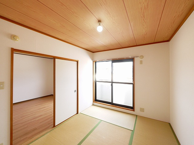 フォレストハイツ富堂町Bの寝室|和室がひろがる居住スペース