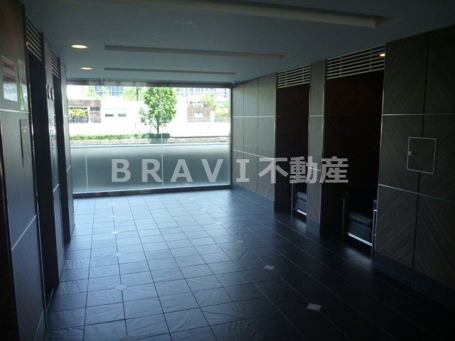 エスリード北浜　BRAVI不動産のロビー|【エスリード北浜】建物の内部です