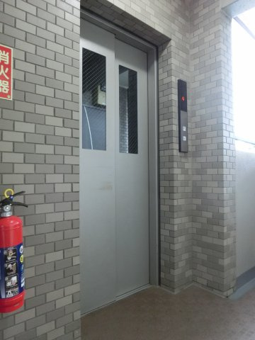 ライオンズガーデン幕張のその他共用部分|エレベーター　もちろん停止階です。