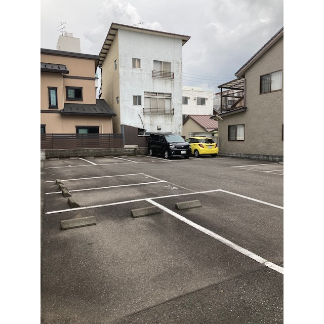岐阜市柳川町の駐車場の駐車場