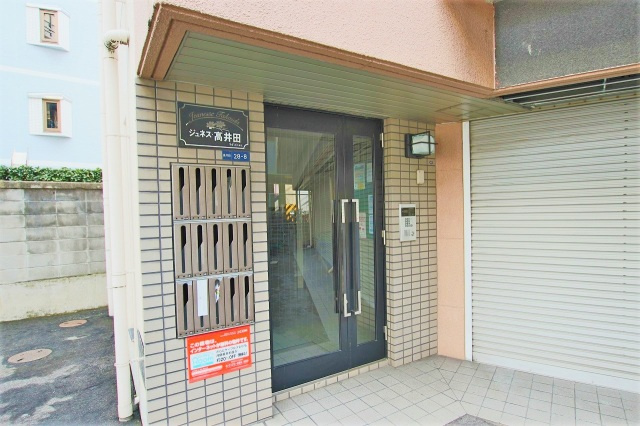 ジュネス高井田のエントランス