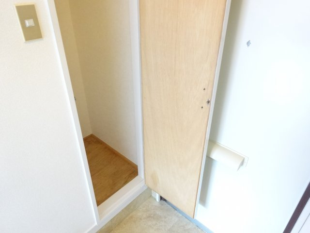 SAINTS　1号館の玄関