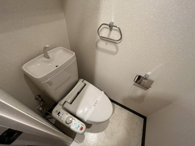 【トイレ】 | セントロイヤルクラブ新大阪 | 落ち着いた色調のトイレです