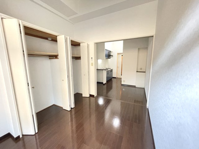 【居間・リビング】 | セントロイヤルクラブ新大阪 | ゆったりとした居間です