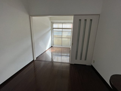 【洋室】 | セントロイヤルクラブ新大阪 | おしゃれな居間です