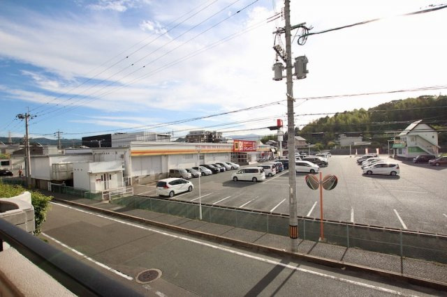 ダイナコート春日の展望|目の前にダイレックスが見えております。