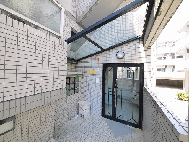 シティパレス東生駒PⅢAのエントランス|オートロック付き