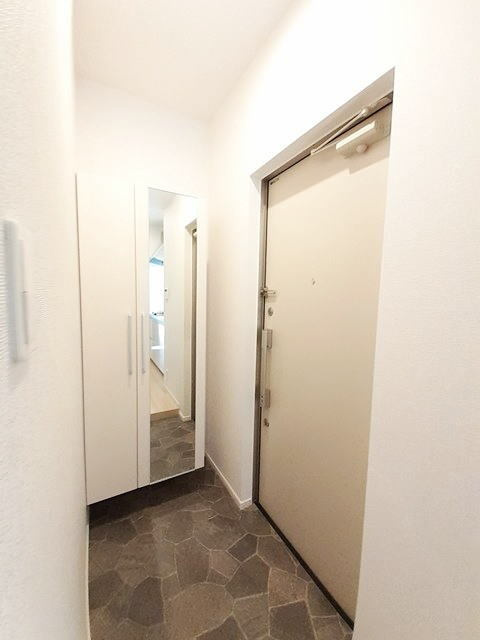 コンフォール中神の玄関