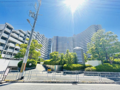 【外観】 | ベイシティ大阪センタープラザ | ■SRC造14階建地下1階、総戸数97戸の管理体制良好なマンション。公園や小学校も近い緑豊かな住宅地