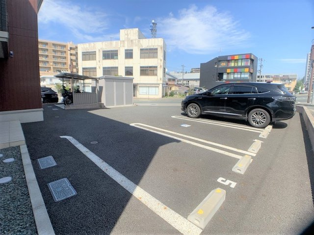 D-room中ノ橋の駐車場