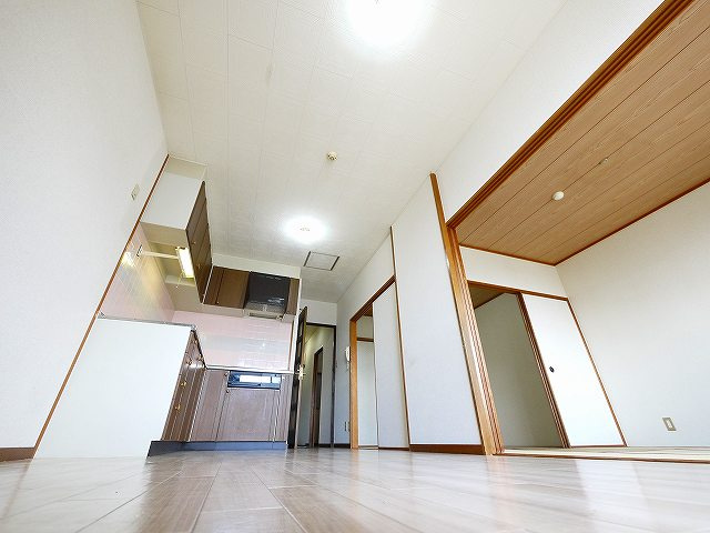 シャトー三島の居間・リビング|使いやすい居間です