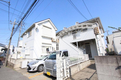 【外観】 | エステートピア小高 | 閑静な住宅街に立地。お洒落な賃貸アパートです。