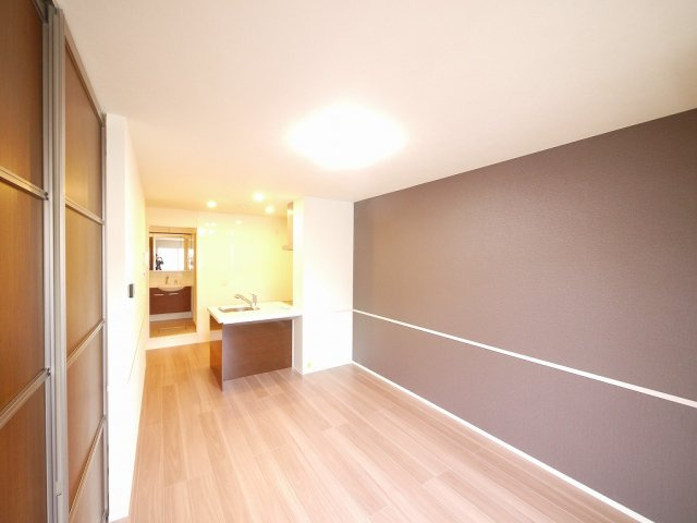 メゾン三条の居間・リビング|使いやすいリビングです