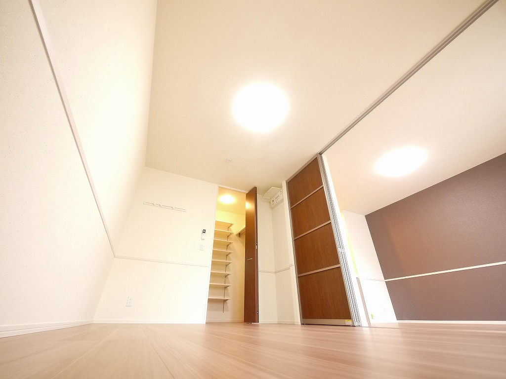 メゾン三条の洋室|明るい洋室です