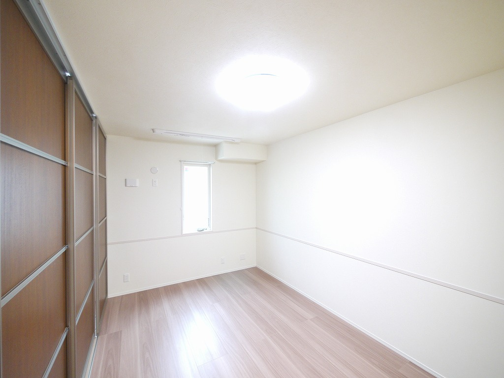 メゾン三条の洋室|ゆったりした洋室です