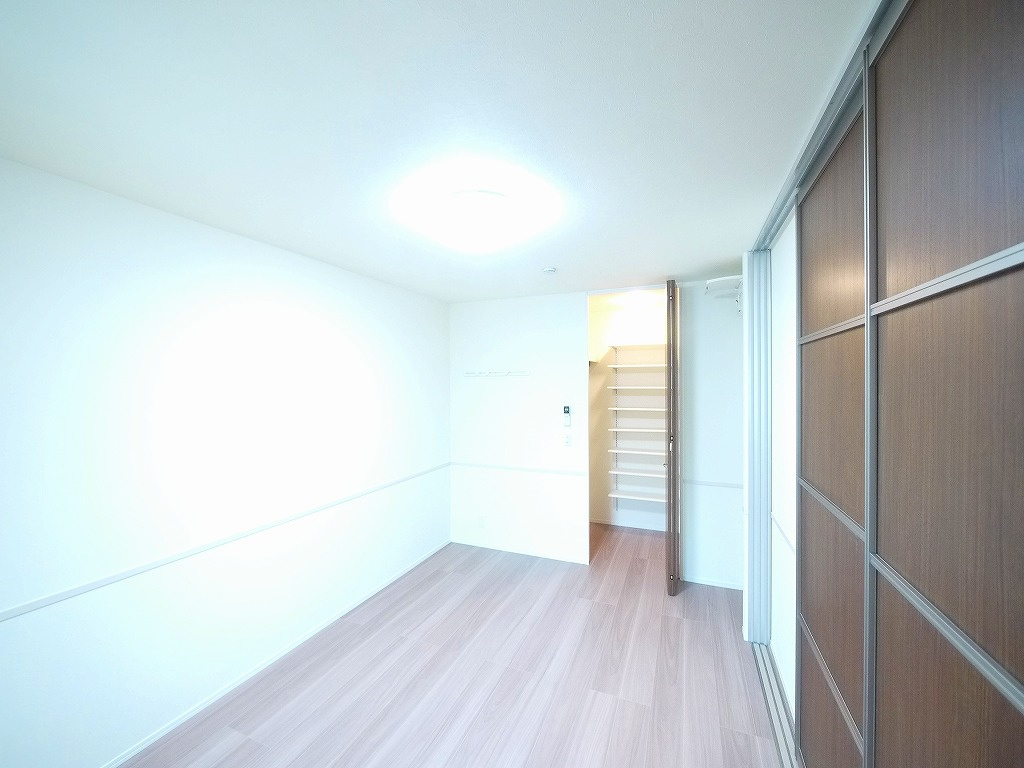 メゾン三条の洋室|ゆったりした洋室です