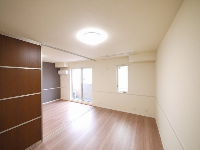 メゾン三条の洋室|広々とした洋室です