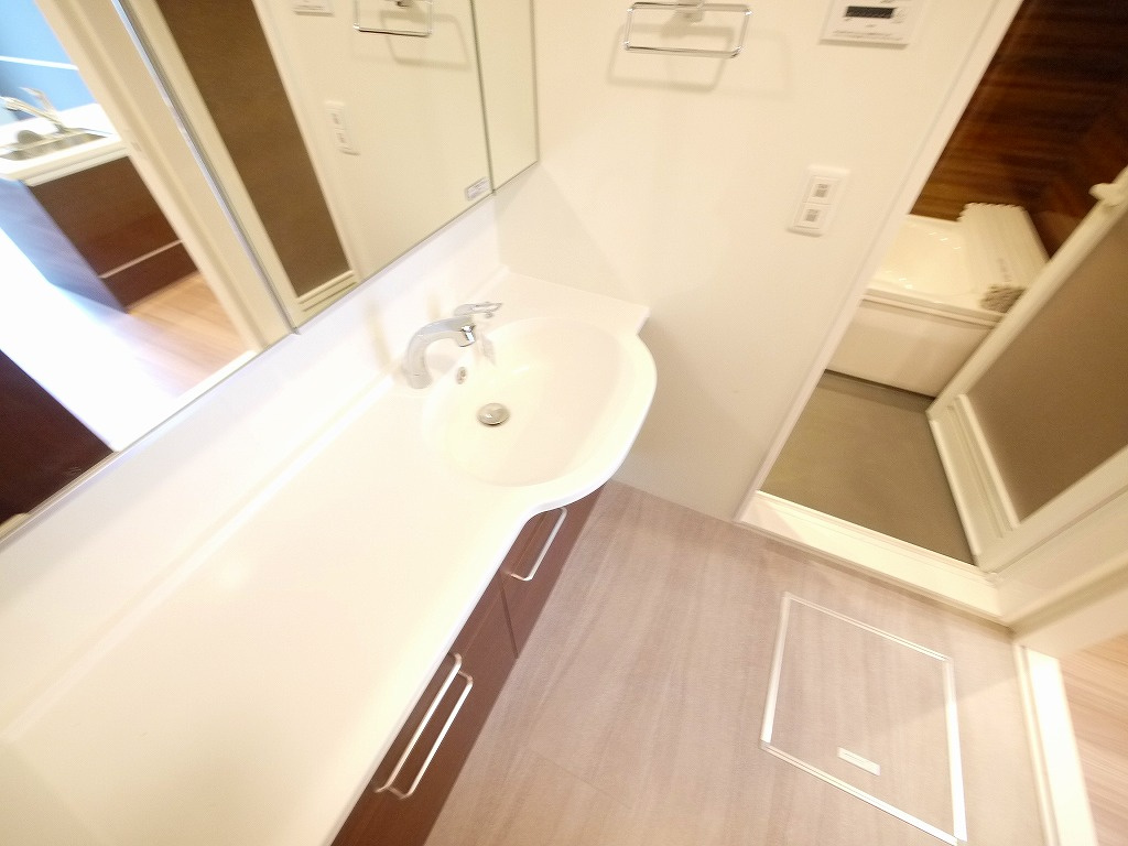 メゾン三条の洗面所|忙しい朝には欠かせない洗面所です