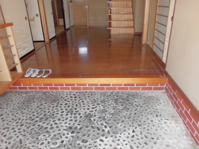 【玄関】 | 北秋田市綴子字中堤・中古住宅