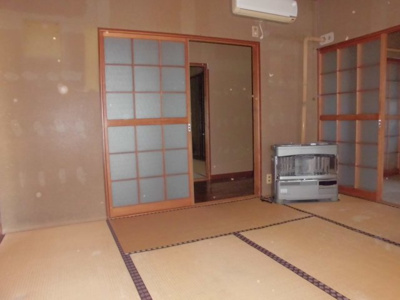 【居間・リビング】 | 北秋田市綴子字中堤・中古住宅