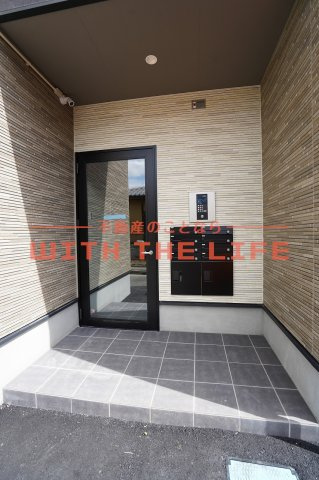 BRAVE BASE REO【10,000円キャッシュバック】のエントランス|毎日通るエントランスはこのようになっています