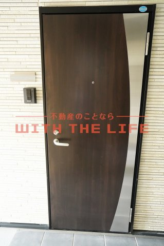 BRAVE BASE REO【10,000円キャッシュバック】の玄関|収納もある玄関です