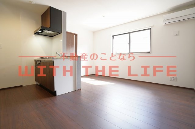 BRAVE BASE REO【10,000円キャッシュバック】の居間・リビング|こちらの居間で趣味の時間をお楽しみください