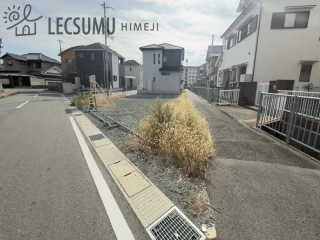 姫路市花田町勅旨／６区画の前面道路含む現地写真