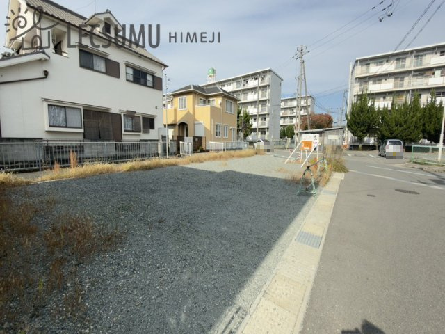 姫路市花田町勅旨／６区画の前面道路含む現地写真