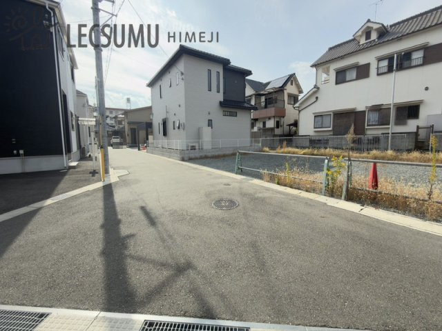 姫路市花田町勅旨／６区画の前面道路含む現地写真