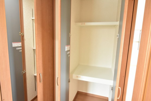 【収納】 | 鴻巣市箕田字富士山　全14区画 | 1階廊下の収納スペースも便利に使えます♪