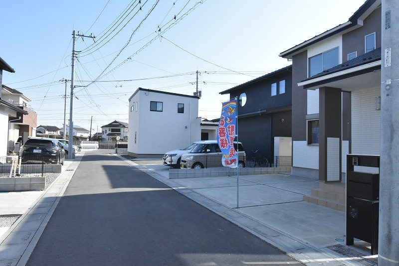 鴻巣市箕田字富士山　全14区画の前面道路含む現地写真