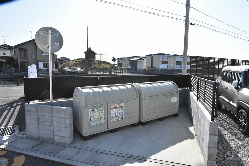 鴻巣市箕田字富士山　全14区画の周辺|ゴミ置場はボックス付きです